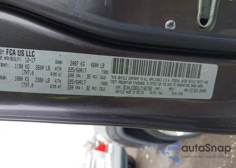 2018 Jeep Compass Latitude 4X4 z USA, uszkodzony, nr VIN 3C4NJDBB3JT185786